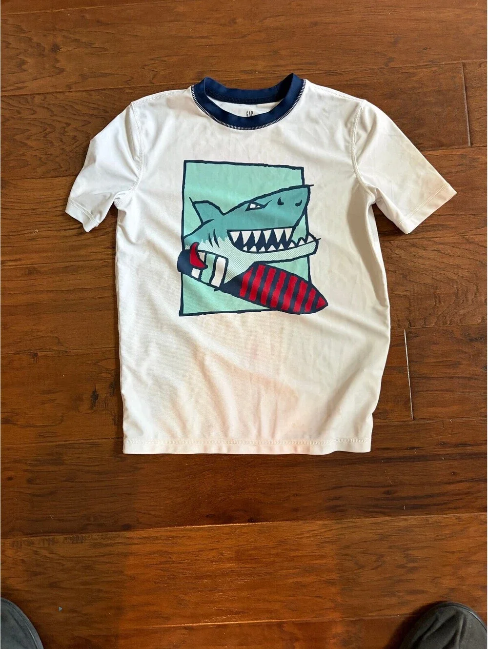 GAP Kids White T-Shirt with Shark Graphic and Navy Collar, Size M